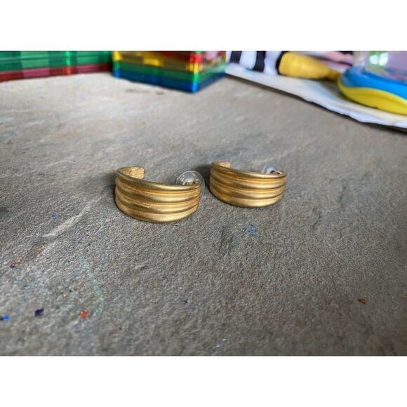 Vintage Hoop Earrings Half Hoops Gold Plated 1.25 x 0.5 Textured Striped - Picture 6 of 9
